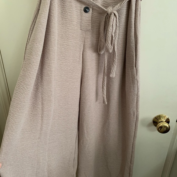 Wide Legged Jumpsuit - Picture 4 of 5